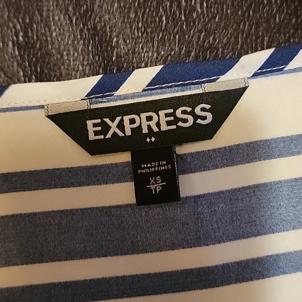 Express Tee - Picture 2 of 3